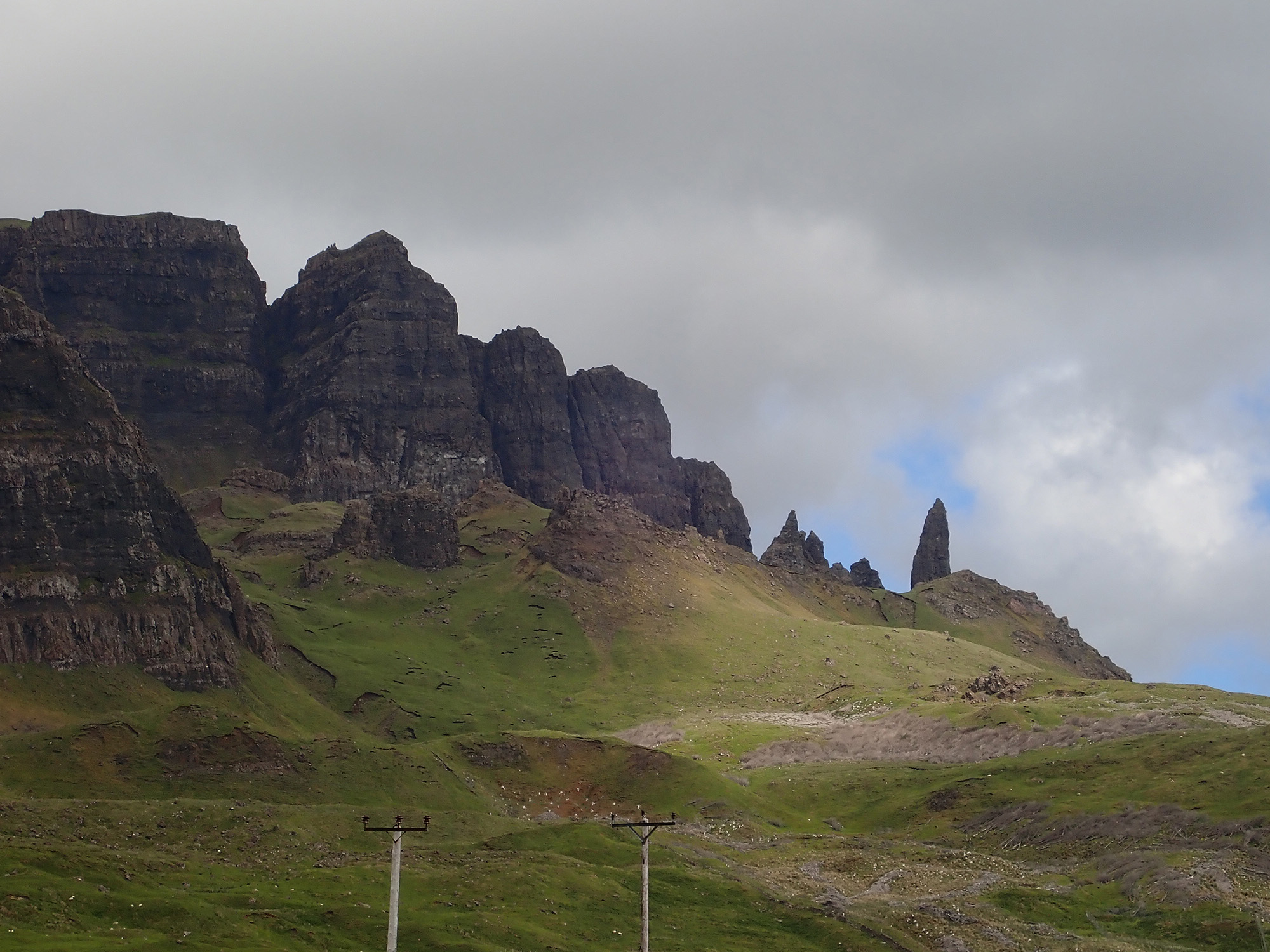 16  and the Old Man of Storr.JPG